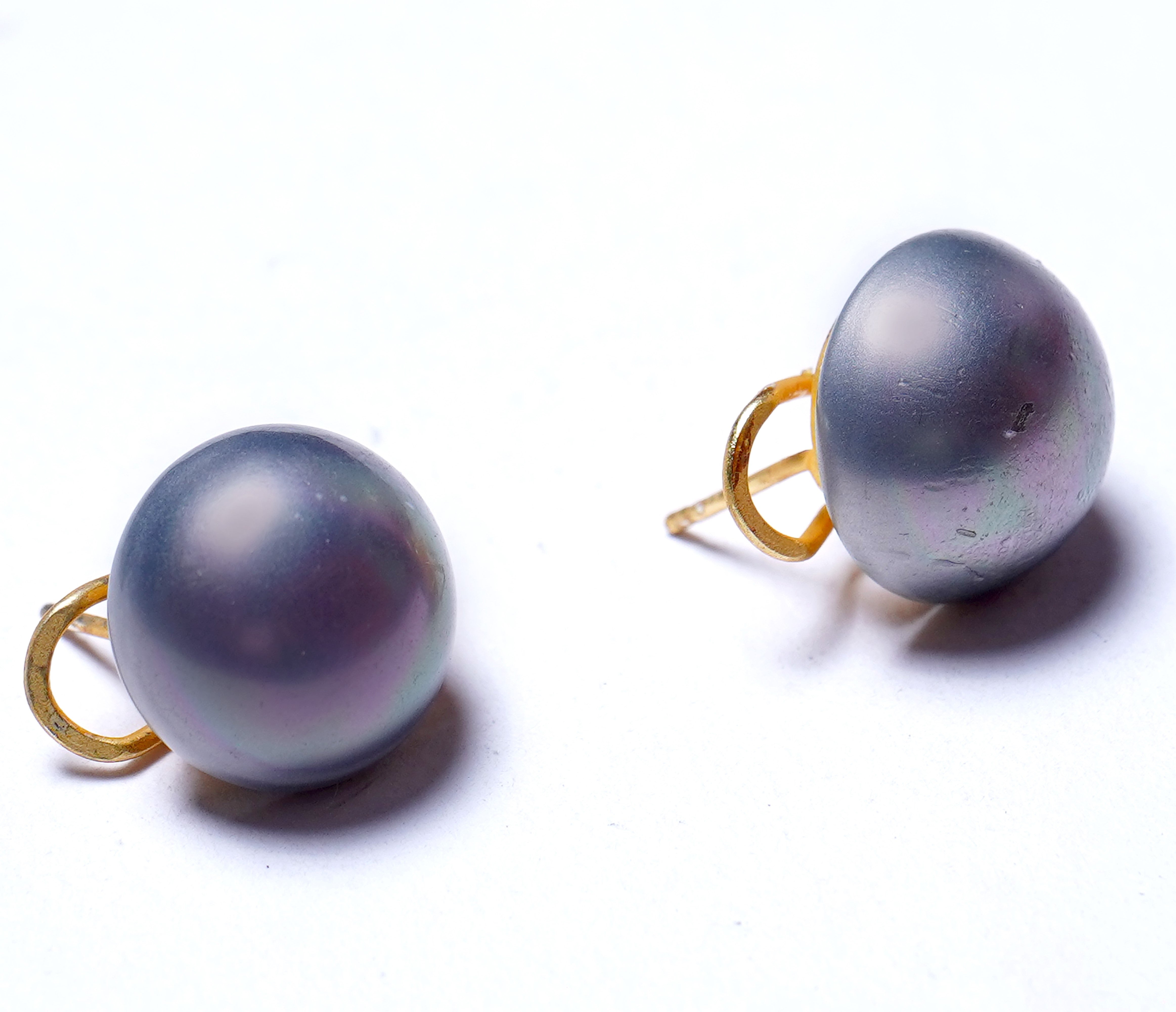 Minimalist Coated Shell Stud Earrings in Classic Round Design With Back clip